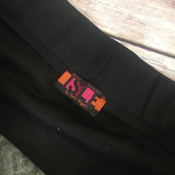 Faux leather zipper diamond pattern ISLE skirt - Picture 4 of 8